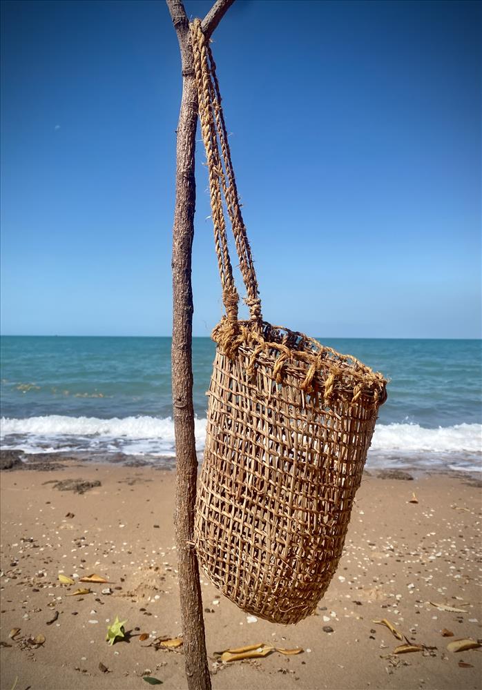 Gunga bathi (pandanus basket)
